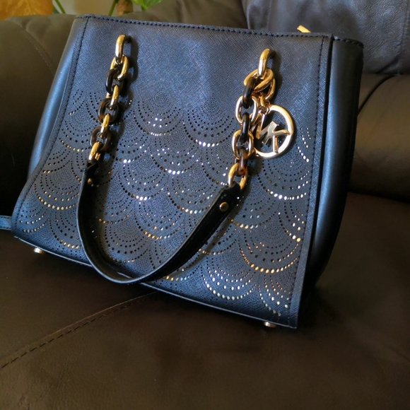 Michael Kors leather Camille crossbody - Picture 2 of 4